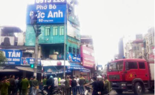 Hà Nội: Khách hốt hoảng chạy khỏi quán cơm bị cháy trên đường Trường Chinh