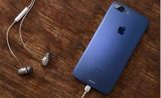 Rộ tin Apple sắp ra mắt iPhone mới màu xanh biển?