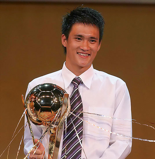Công Vinh từng 3 lần nhận danh hiệu Quả bóng vàng Việt Nam