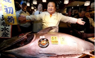 Đại gia “chơi trội” chi 14 tỷ mua cá ngừ vây xanh nặng hơn 2 tạ