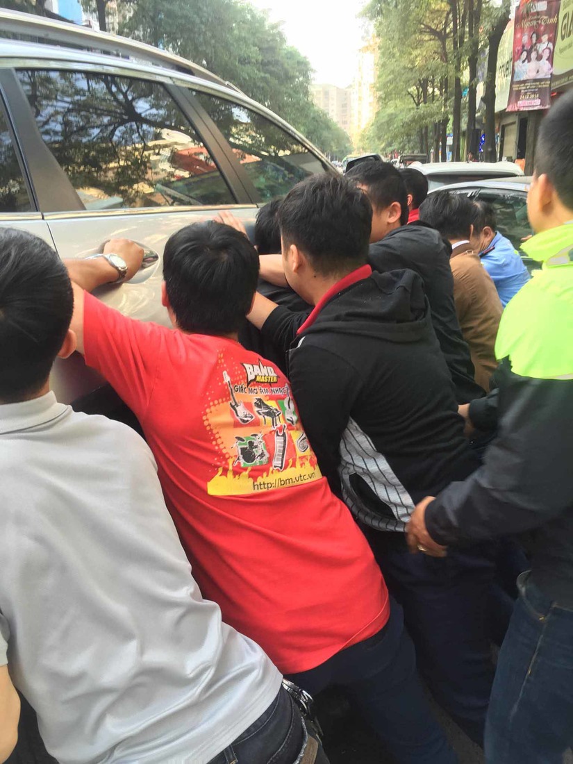 Ô tô điên gây tai nạn giao thông liên hoàn ở Hà Nội 2