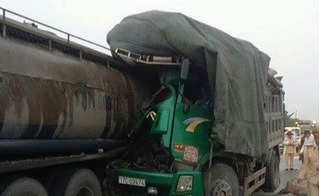 Thái Bình: Xe tải đâm xe đầu kéo chở dầu, thi thể 2 nạn nhân bị mắc kẹt thương tâm