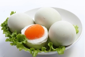 Hai cách muối trứng gà đơn giản cho bạn