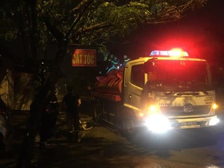 Cháy quán karaoke trên đường Nguyễn Hoàng Tôn, khách nhốn nháo kêu cứu