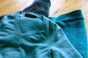 Cách ngâm giặt quần áo len sợi