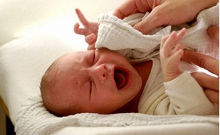 10 lỗi chăm sóc có hại cho trẻ sơ sinh bố mẹ nào cũng mắc phải