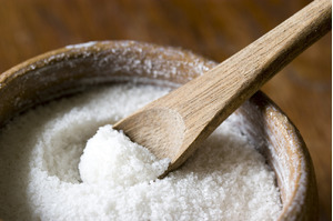 Không nên ăn quá lượng muối cần thiết cho cơ thể