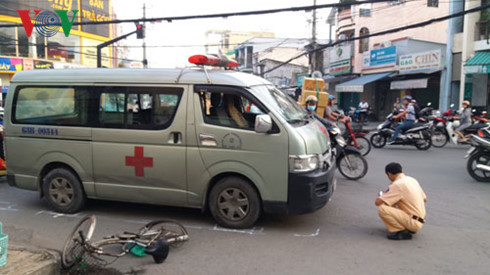 xe cứu thương gây tai nạn