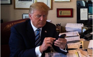 Lên làm Tổng thống Mỹ, ông Donald Trump sẽ dùng điện thoại nào?