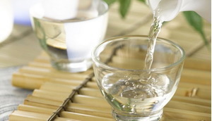 Phân biệt rượu trắng nguyên chất như thế nào?