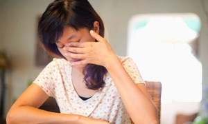 Cách làm sạch bụi trong mắt