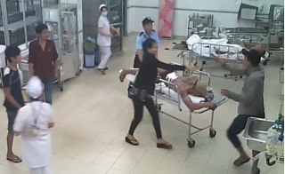 Quảng Bình: Truy sát kinh hoàng trong bệnh viện, 4 người thương vong