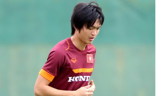 Nhìn lại năm 2016 đáng quên của tiền vệ Tuấn Anh