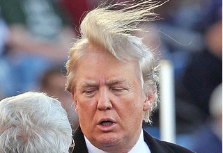 Bác sĩ riêng tiết lộ cách ông Trump chăm sóc mái tóc vàng lãng tử mỗi ngày