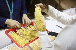 Chẳng cần tới Dubai xa xôi, ngay Trung Quốc cũng có nơi vàng nhiều như rau