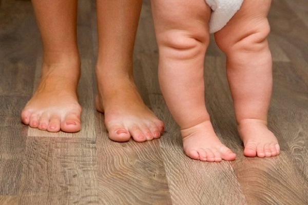 lợi ích cho trẻ đi chân trần1