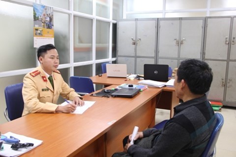 Xe biển xanh lấn làn xe buýt nhanh 2