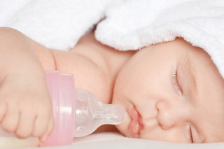Bé 10 ngày tuổi tử vong sau uống sữa, mẹ nhất định phải biết 10 điều cấm kỵ này khi pha sữa cho con 