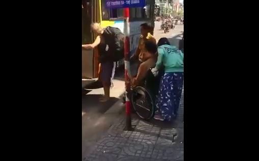 Xe buýt Đà Nẵng từ chối người khuyết tật