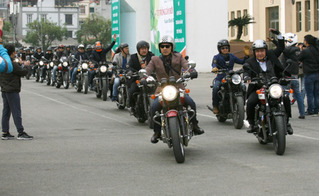 Xúc động xem đoàn diễu hành hơn 100  mô tô trước liveshow tưởng nhớ Trần Lập