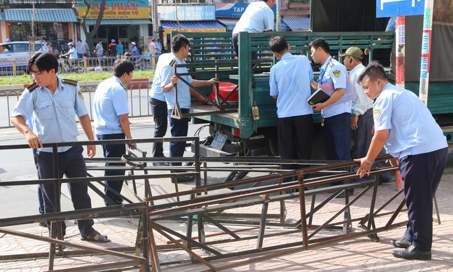 lấn chiếm vỉa hè