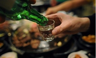 Mắc viêm tụy vì thói quen uống rượu: Quý ông chớ xem thường