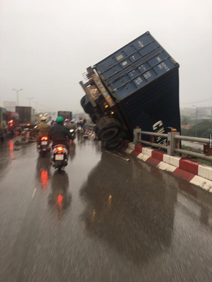 tai nạn trên cầu Thanh Trì