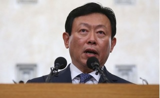 3 cha con Chủ tịch Tập đoàn Lotte Hàn Quốc bị cáo buộc tham ô
