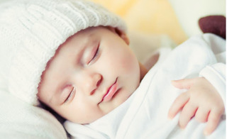 10 dấu hiệu bình thường của trẻ sơ sinh nhưng lại làm cho bố mẹ lo lắng