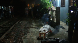 Người đàn ông bị tông chết vì ngồi giữa đường sắt