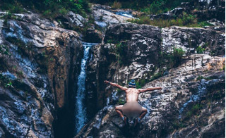 Rapper Đinh Tiến Đạt gây sốc mạng xã hội với bộ ảnh nude giữa thiên nhiên