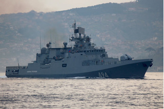 Nga gia cố phòng không, điều tàu chiến vô song tới áp sát tàu Mỹ nã tên lửa vào Syria