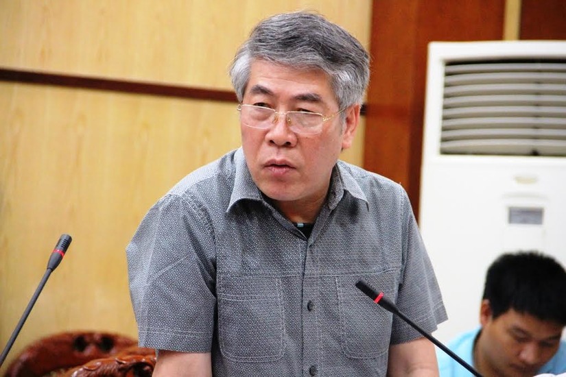Ông Nguyễn Minh Huân - Phó Giám đốc Sở Xây dựng trả lời các câu hỏi liên quan đến việc bổ nhiệm bà Trần Vũ Quỳnh Anh