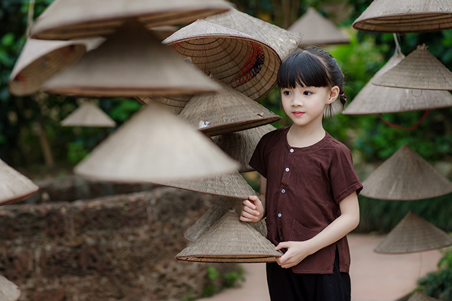 bé gái xinh đẹp trong tà áo bà ba15