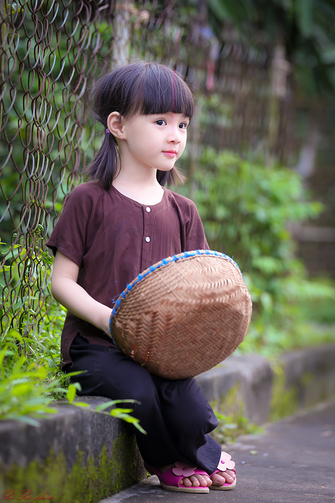 bé gái xinh đẹp trong tà áo bà ba4