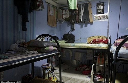 Căn phòng chật chội của người lao động ở Dubai