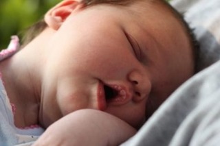 Trẻ ngủ ngáy, thở bằng miệng cực kỳ nguy hiểm, bố mẹ nhất định phải rèn cho con thói quen này
