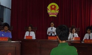 Những câu chuyện hy hữu ngay trên tòa