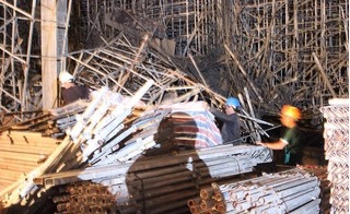 Sập giàn giáo công trình Mường Thanh, 3 công nhân bị thương