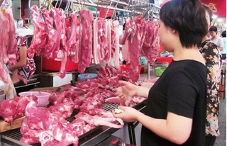 Giá thịt hơi xuống đáy, vì sao vẫn nhập khẩu thịt lợn?
