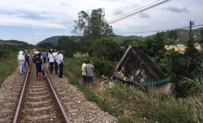 Tai nạn tàu hỏa đâm xe tải ở Quảng Nam
