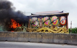 Cháy xe tang trên QL1A khiến giao thông ùn tắc nghiêm trọng 