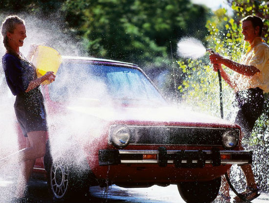 Rửa xe thường xuyên. 