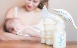 Sữa mẹ được dùng để tiêu diệt tế bào ung thư