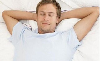 Để tinh trùng luôn khỏe mạnh, nam giới nên ngủ khi nào?