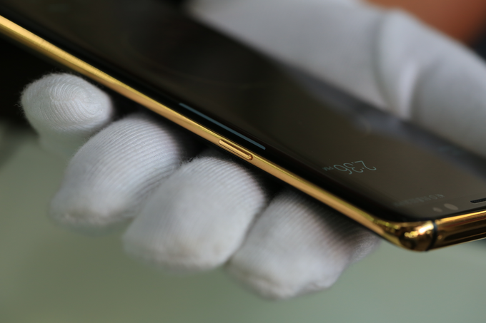 Samsung Galaxy S8 mạ vàng 7