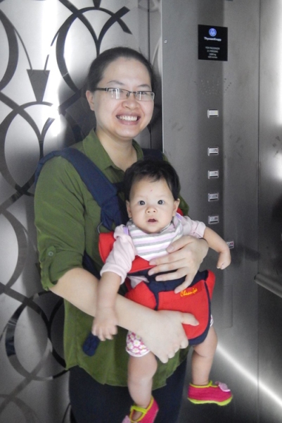 Mẹ Việt chia sẻ cách hạ sốt cho con bằng phương pháp da tiếp da