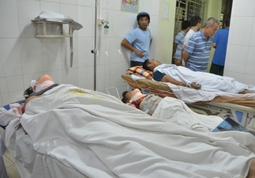 Các nạn nhân trong vụ rơi thang máy được cấp cứu tại bệnh viện
