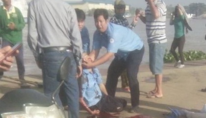 Nhân viên bến phà bị chiếc ô tô đâm tử vong