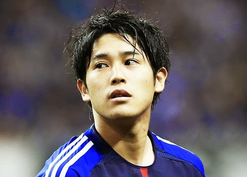 Uchida là một trong các cầu thủ điển trai nhất châu Á. Ảnh: Bóng đá